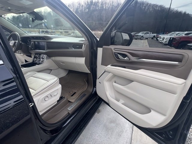 Used 2021 GMC Yukon XL Denali w/ Denali Premium Package image 32
