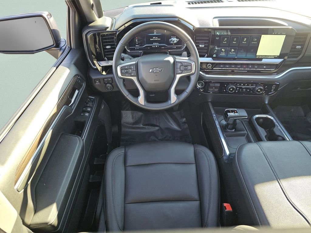 Used 2024 Chevrolet Silverado 1500 LT Trail Boss w/ Convenience Package II image 4