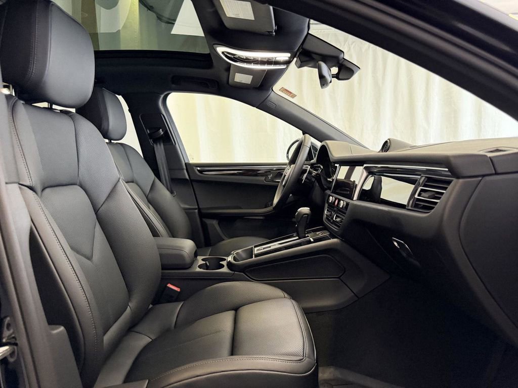 New 2026 Porsche Macan AWD/4WD image 16