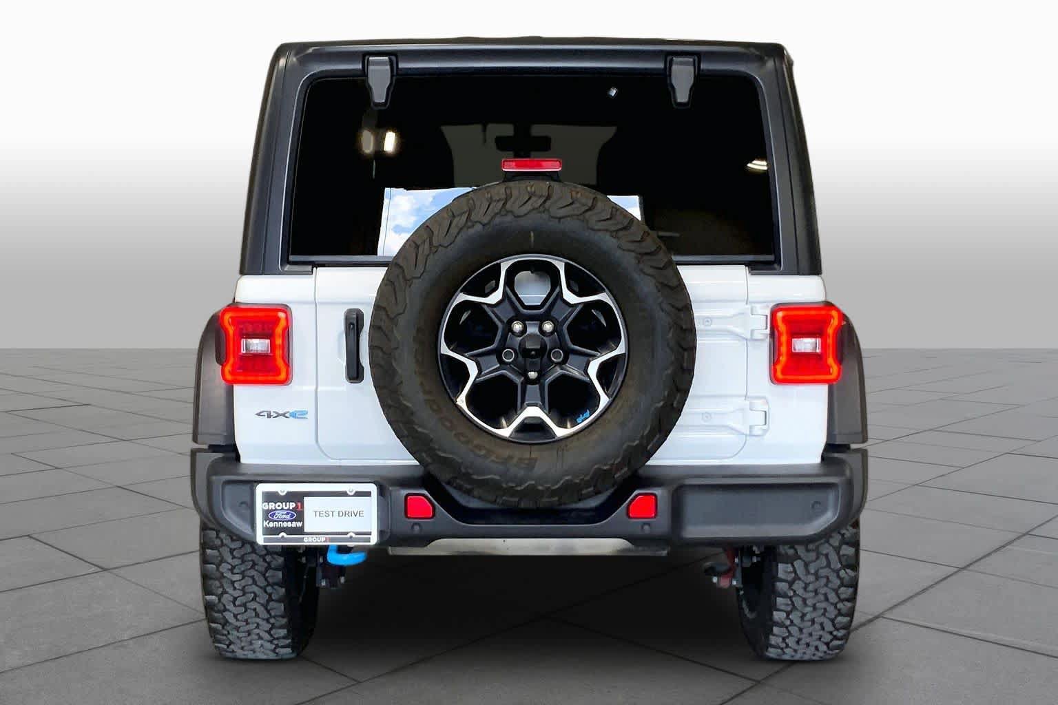 Used 2022 Jeep Wrangler Unlimited Rubicon 4xe w/ Cold Weather Group AWD/4WD image 5