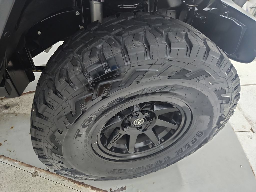 Used 2023 Jeep Wrangler Unlimited Rubicon w/ Cold Weather Group AWD/4WD image 38