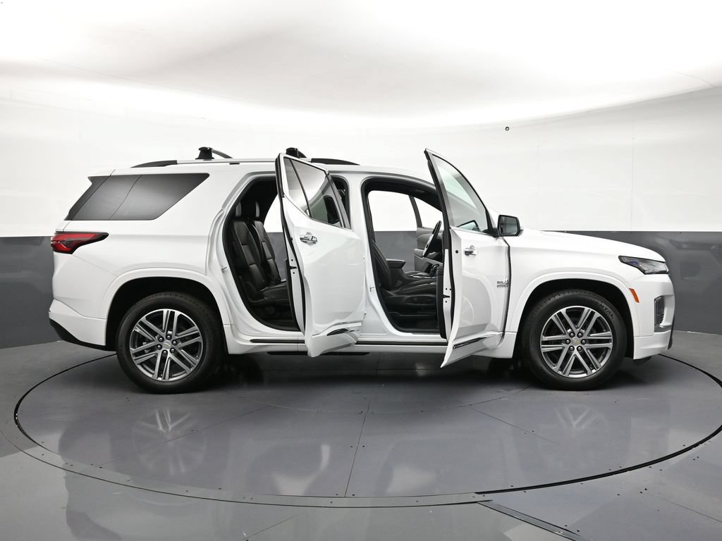 Used 2023 Chevrolet Traverse High Country w/ LPO, Floor Liner Package AWD/4WD image 33