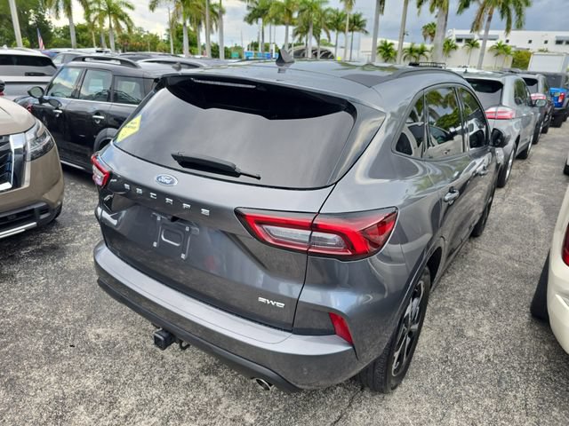 Used 2023 Ford Escape ST-Line Select w/ Tech Pack #2 AWD/4WD image 3