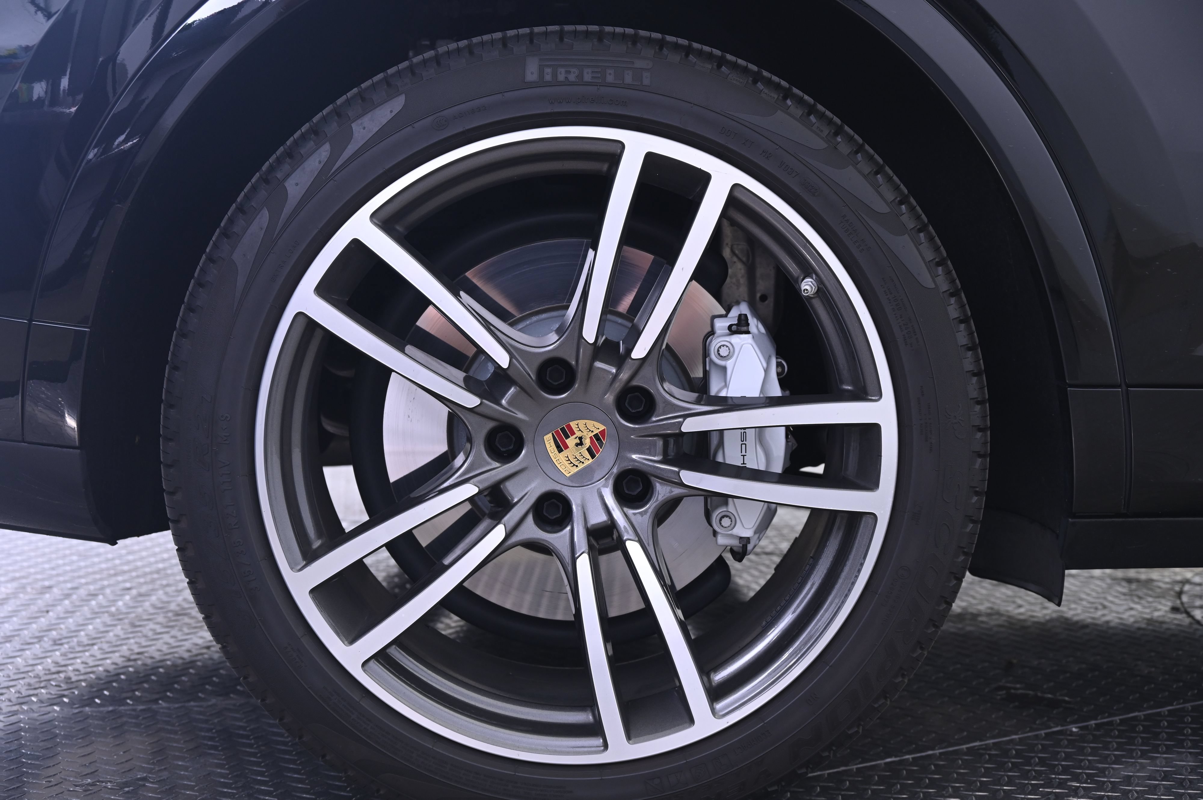 Used 2023 Porsche Cayenne Turbo AWD/4WD image 13