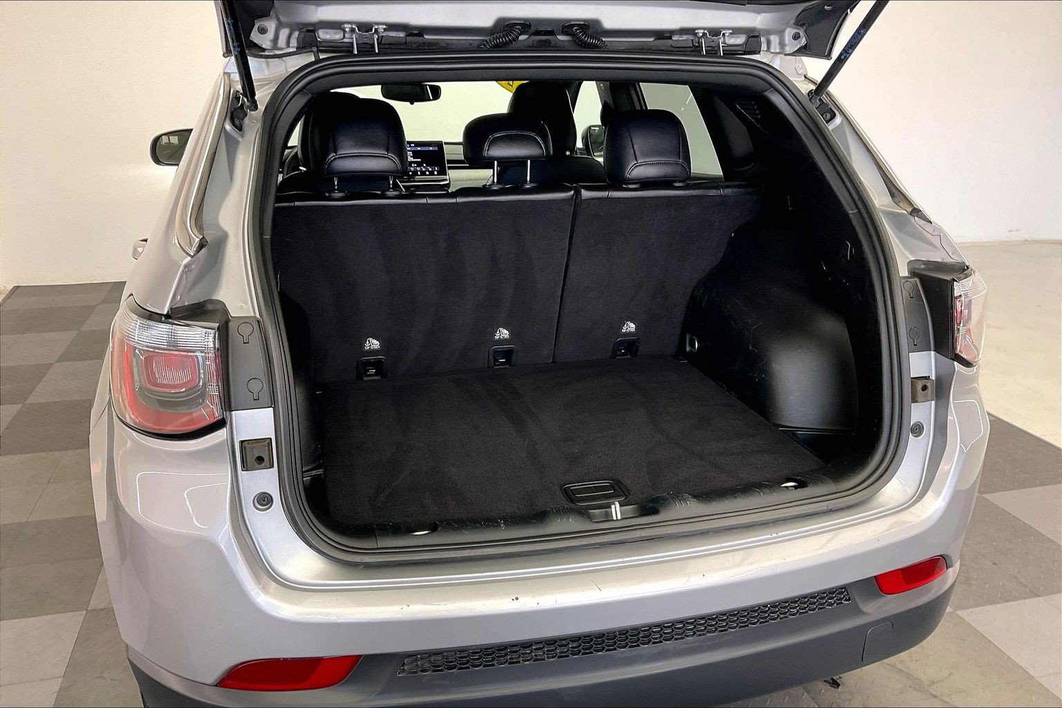 Used 2024 Jeep Compass Latitude AWD/4WD image 28