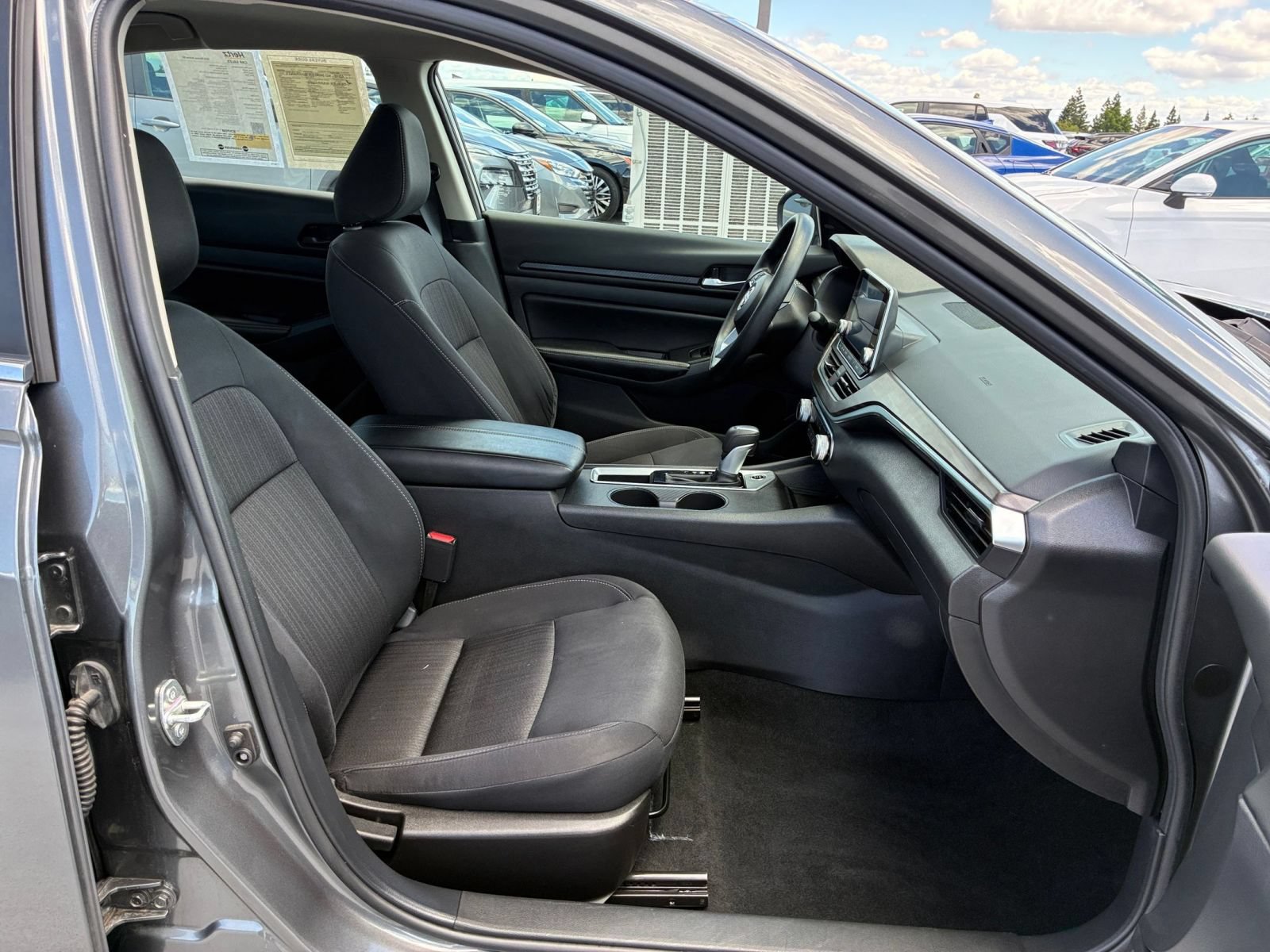 Used 2025 Nissan Altima 2.5 SV FWD image 36