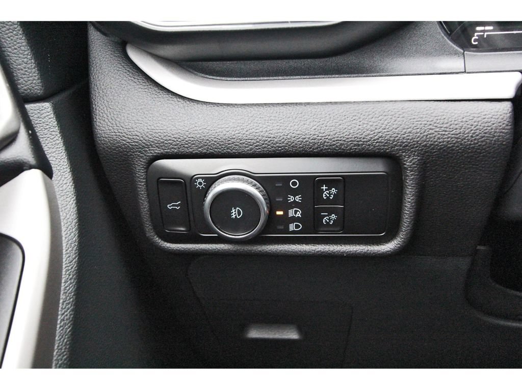 Used 2024 Ford Explorer XLT w/ Equipment Group 202A RWD image 20