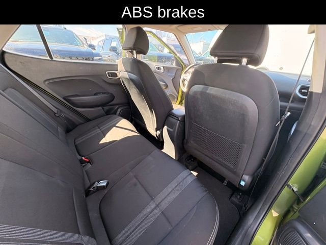 Used 2020 Hyundai Venue SEL w/ Convenience Package image 16