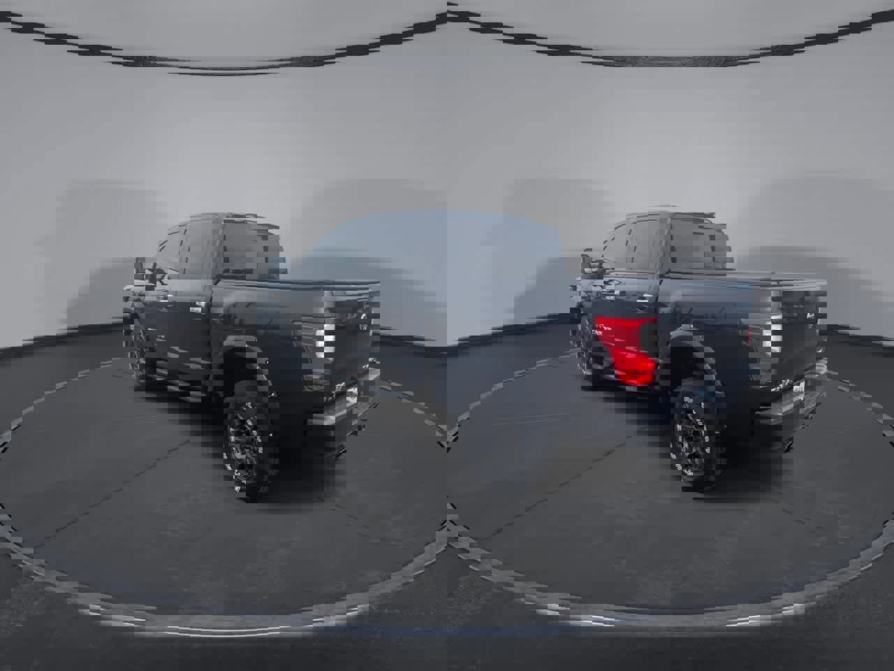 Used 2018 Nissan Titan SV w/ SV Convenience Package image 6