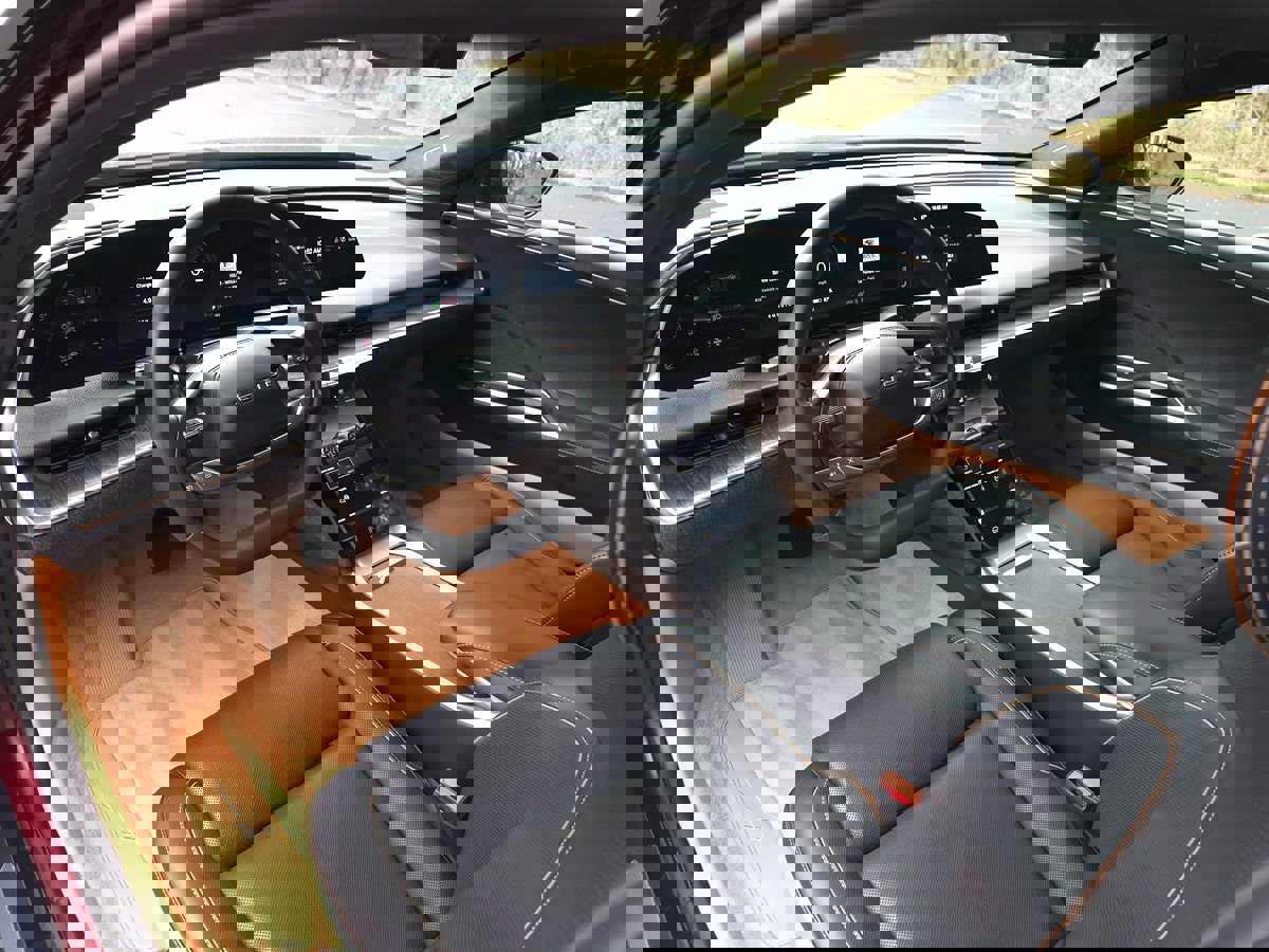 Used 2023 Lucid Air Touring image 3