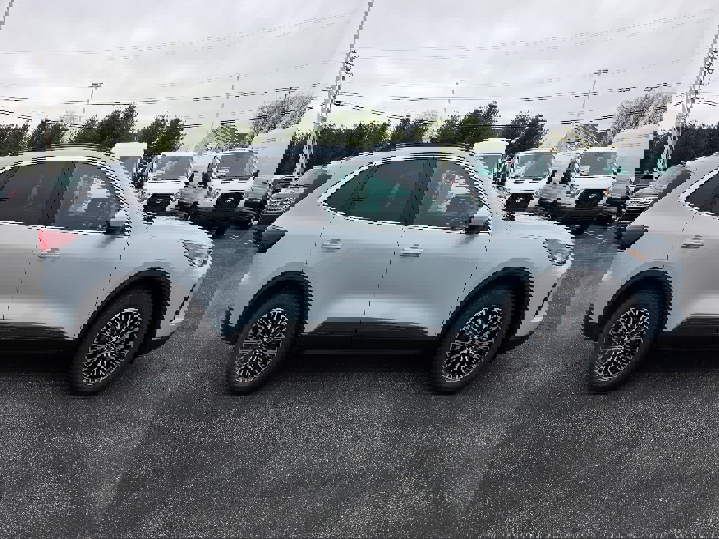 New 2026 Ford Escape SE w/ Class II Trailer Tow Package image 13