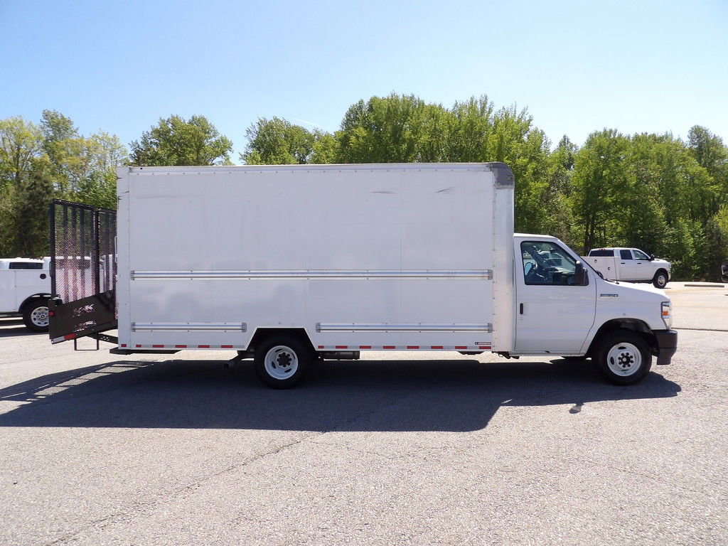 Used 2021 Ford E-350 and Econoline 350 Super Duty RWD image 9