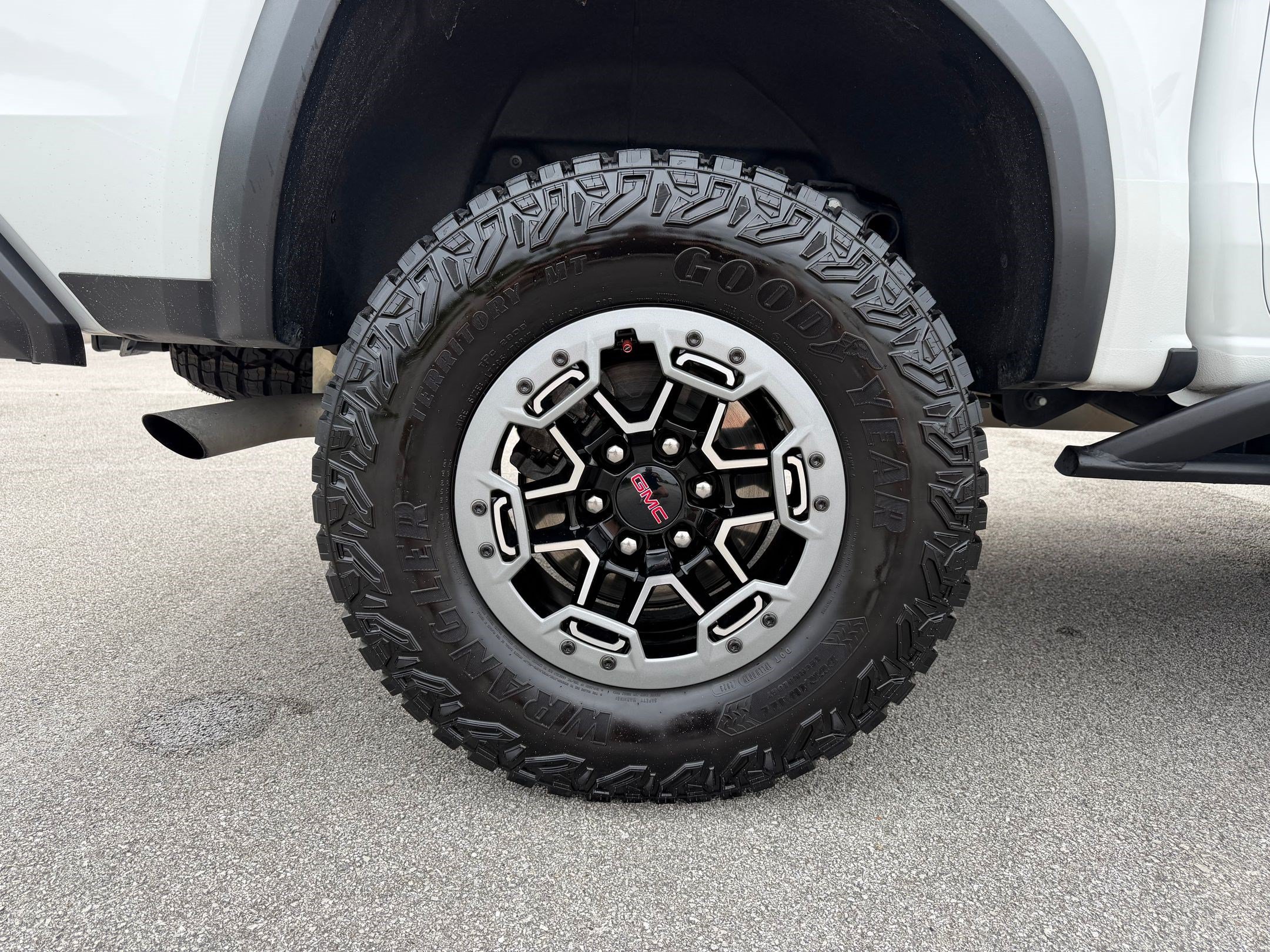 Used 2023 GMC Canyon AT4X w/ Edition 1 AWD/4WD image 23