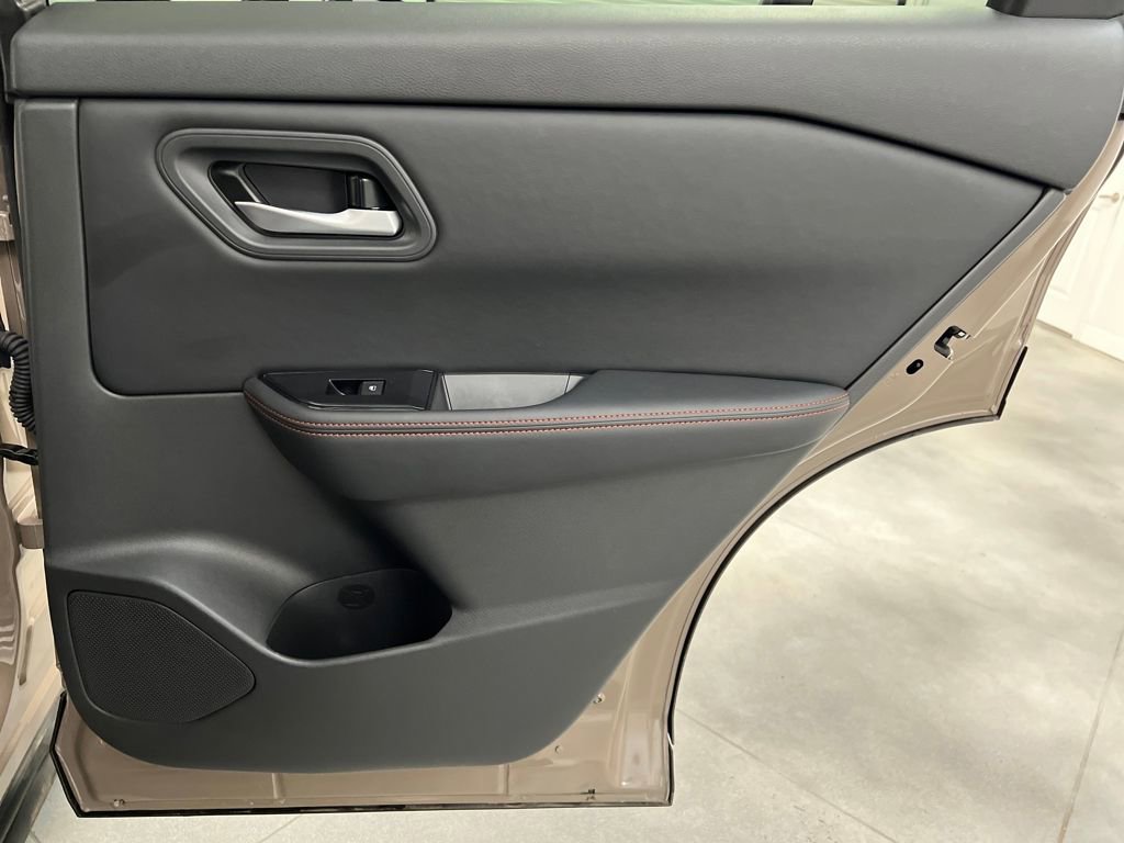 Used 2025 Nissan Rogue SV image 19