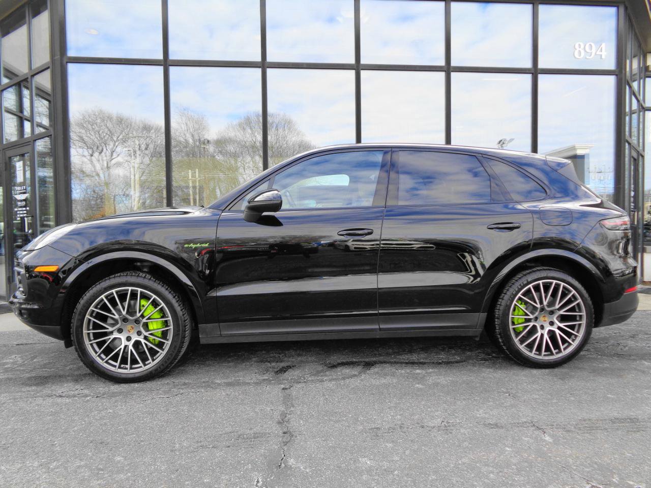 Used 2022 Porsche Cayenne Platinum Edition image 8
