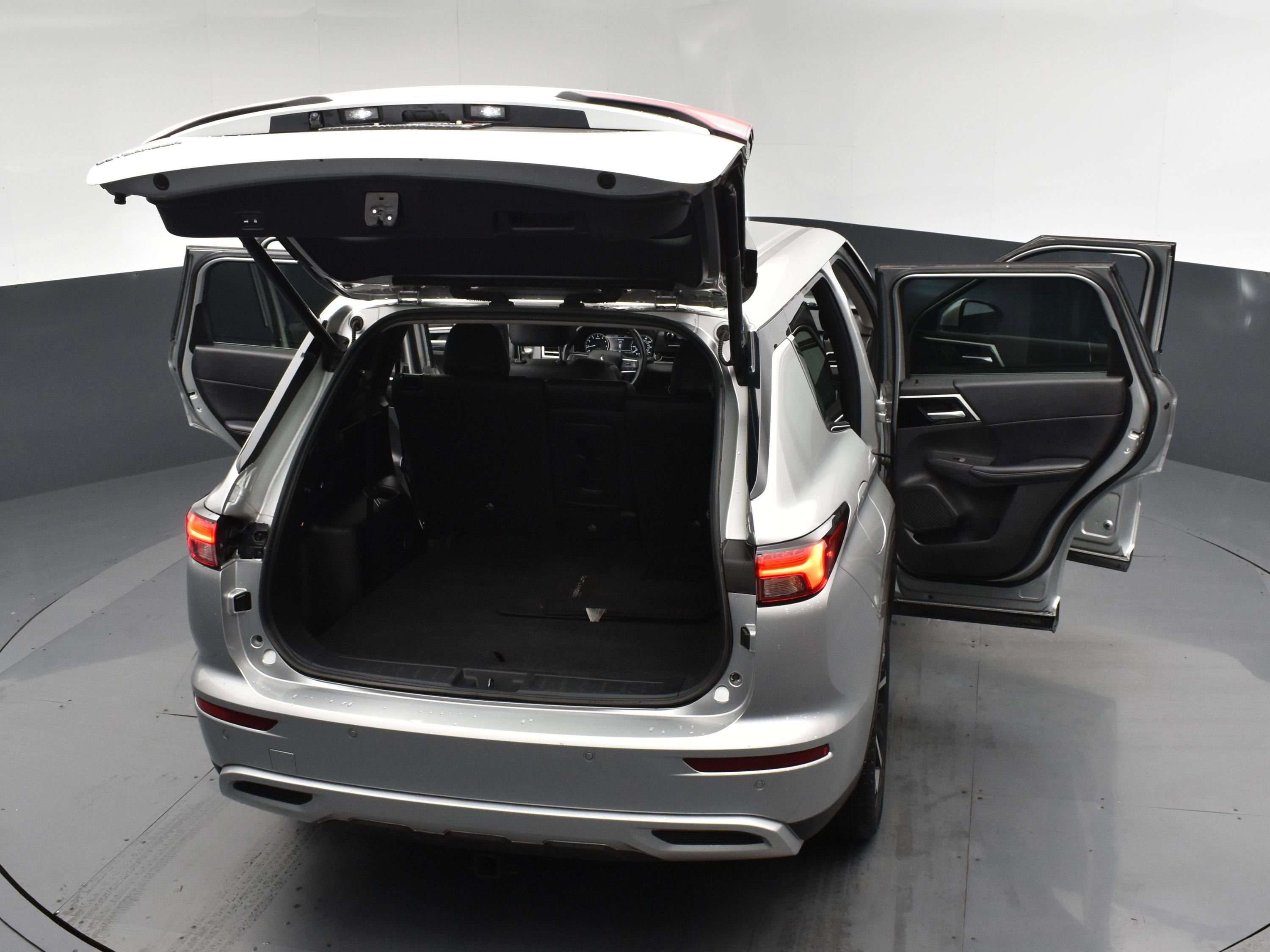 Used 2022 Mitsubishi Outlander SE image 25