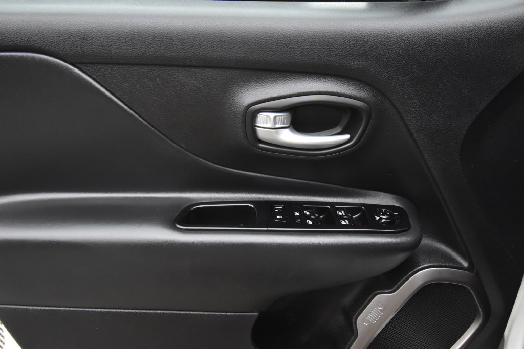 Used 2023 Jeep Renegade Latitude AWD/4WD image 20