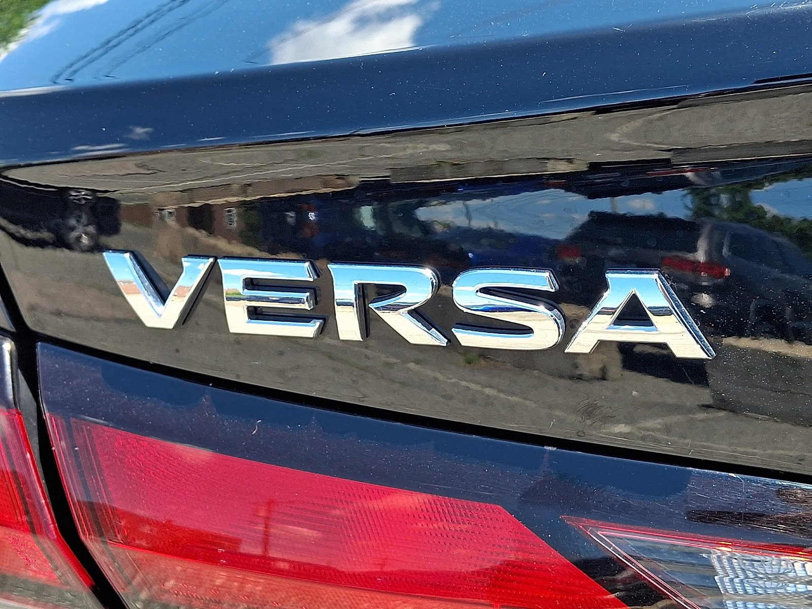 Used 2023 Nissan Versa SV FWD image 29