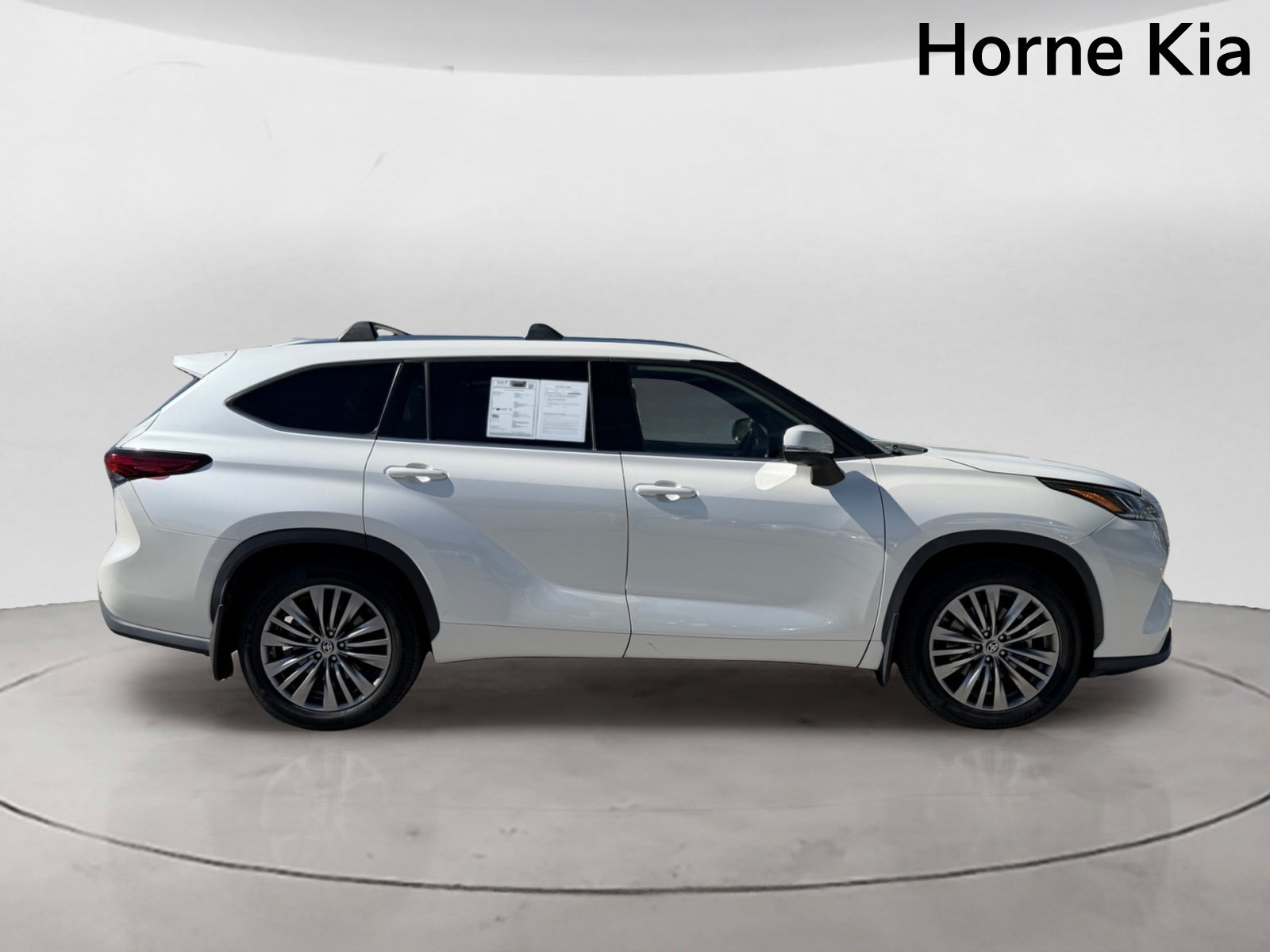 Used 2021 Toyota Highlander Platinum AWD/4WD image 3