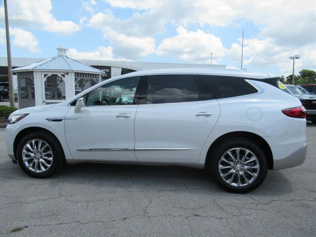 Used 2020 Buick Enclave Premium w/ Sun and Sites Package FWD image 4