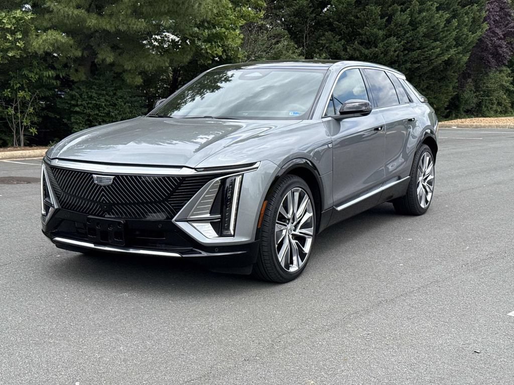 Certified 2025 Cadillac Lyriq Luxury w/ LPO, Floor Liner Package AWD/4WD image 21