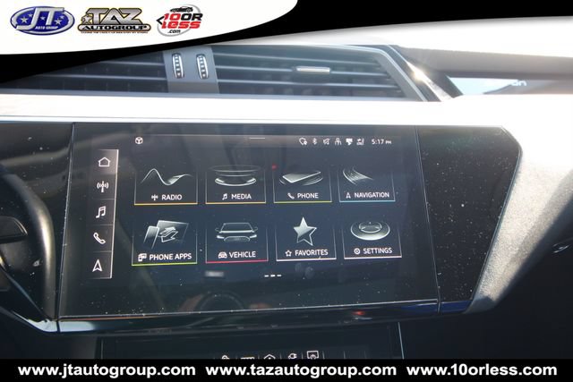 Used 2022 Audi e-tron Premium Plus w/ Premium Plus Package AWD/4WD image 25