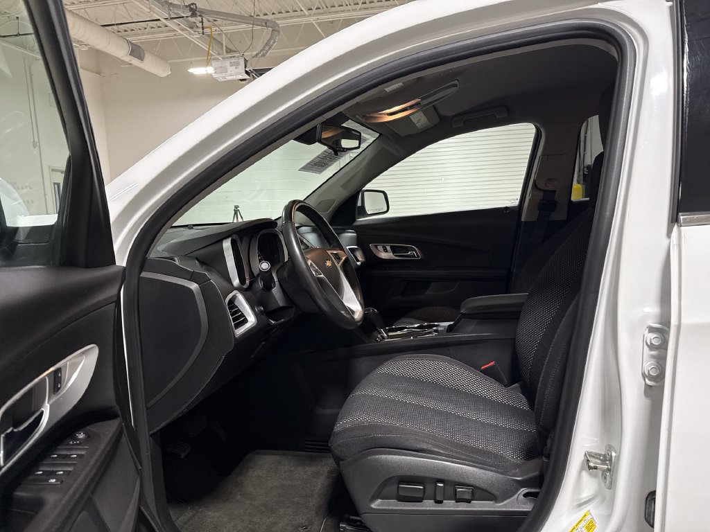 Used 2017 Chevrolet Equinox LT w/ Convenience Package AWD/4WD image 19