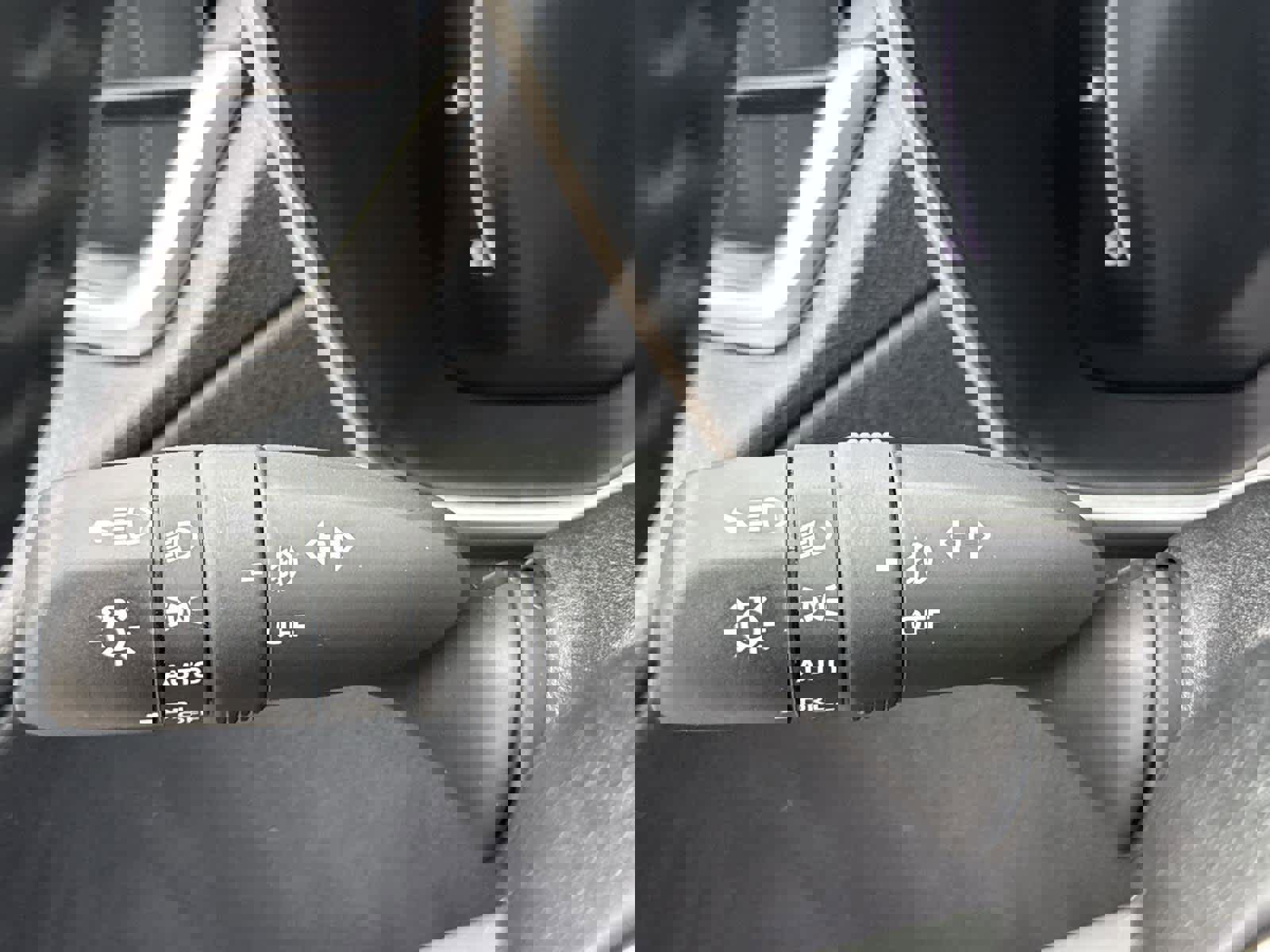 Used 2025 Toyota Corolla Cross XLE w/ Convenience Package image 23