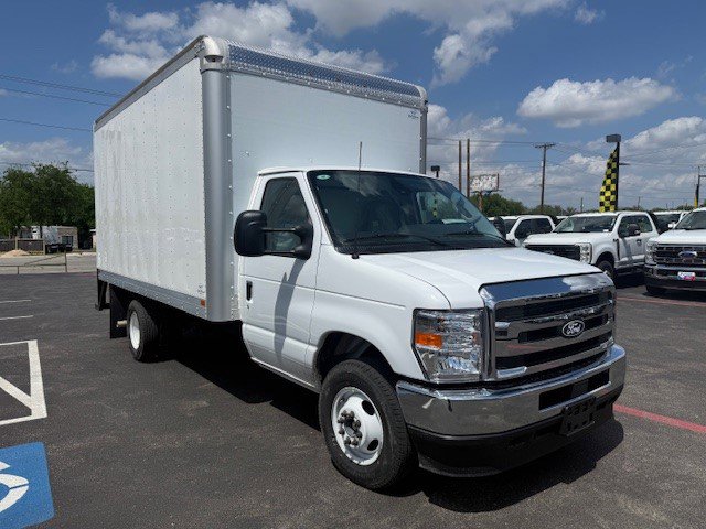 New 2027 Ford E-350 and Econoline 350 Super Duty w/ Power Equipment Group RWD image 4