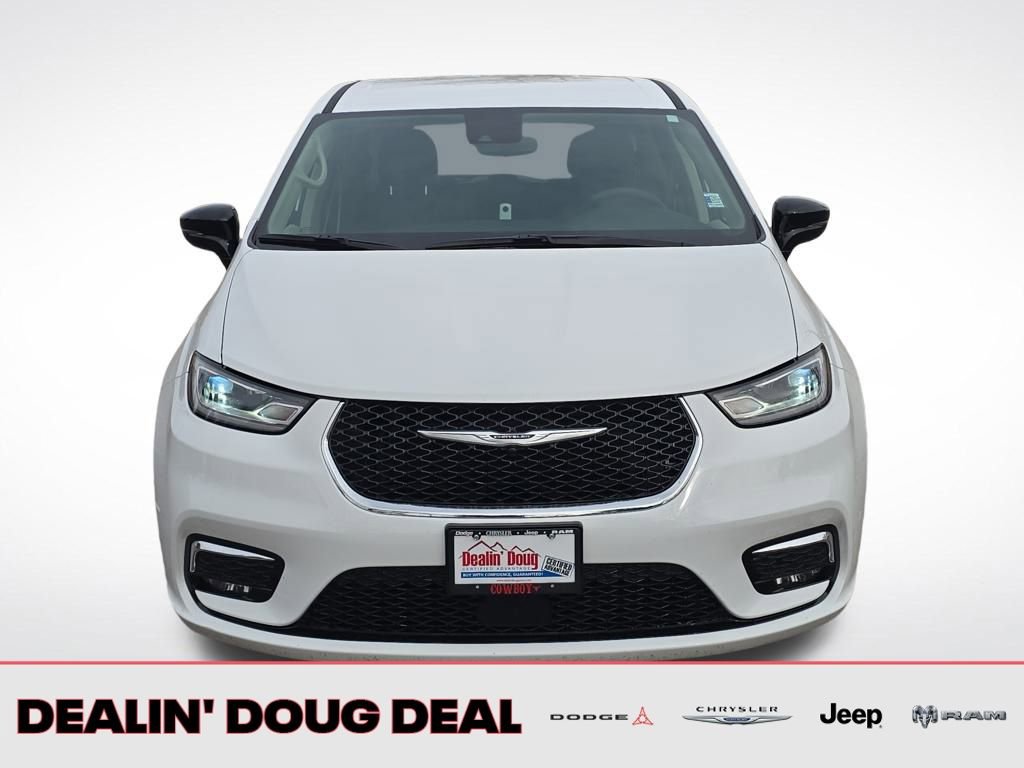 Used 2024 Chrysler Pacifica Touring-L image 9