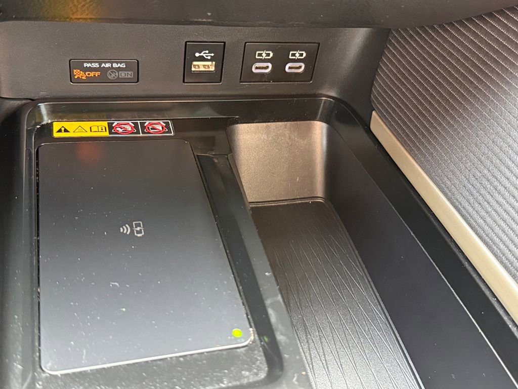 Certified 2025 Toyota Camry SE FWD image 34