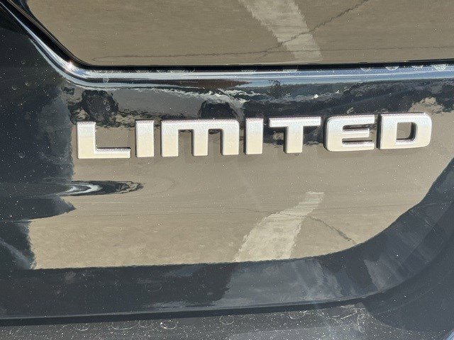 Certified 2025 Jeep Grand Cherokee Limited w/ Luxury Tech Group II image 38