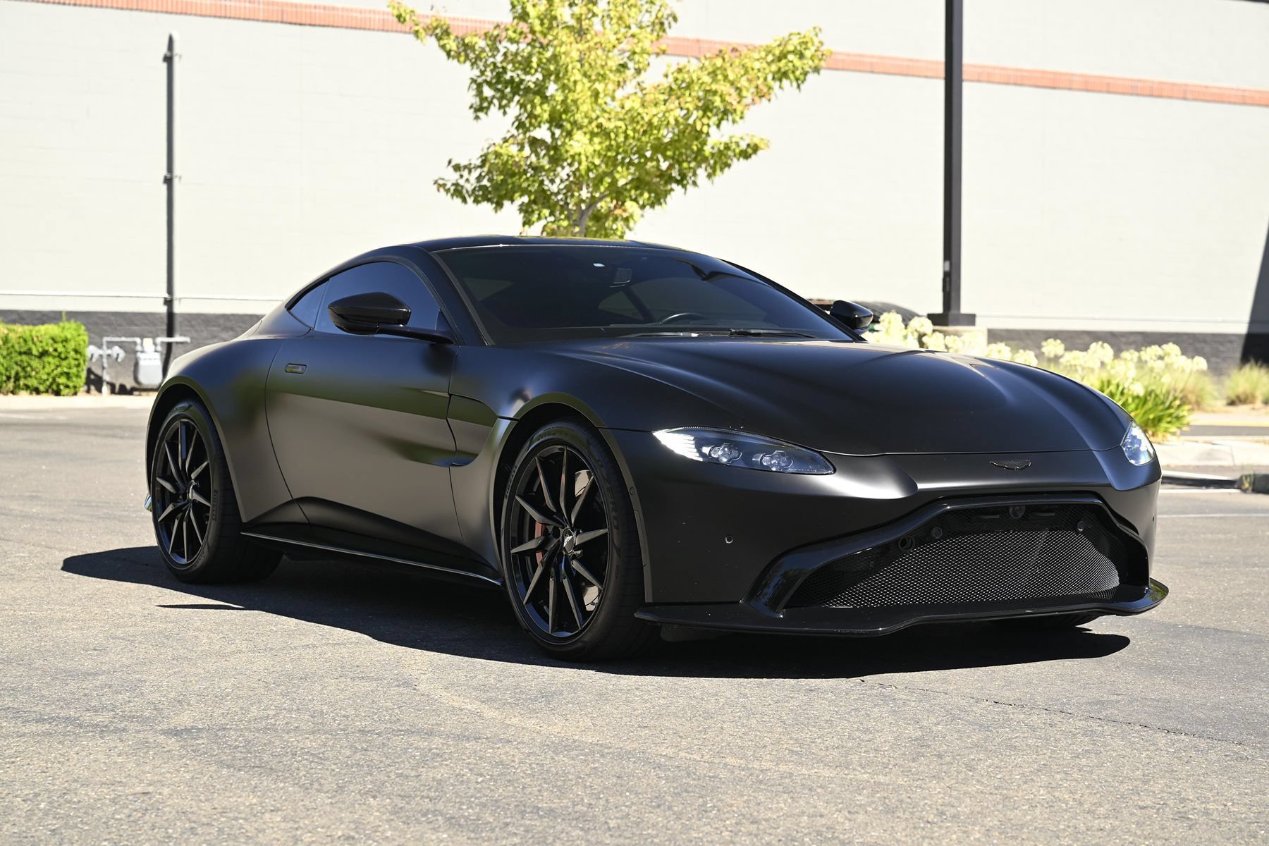 Used 2020 Aston Martin V8 Vantage Coupe RWD image 1