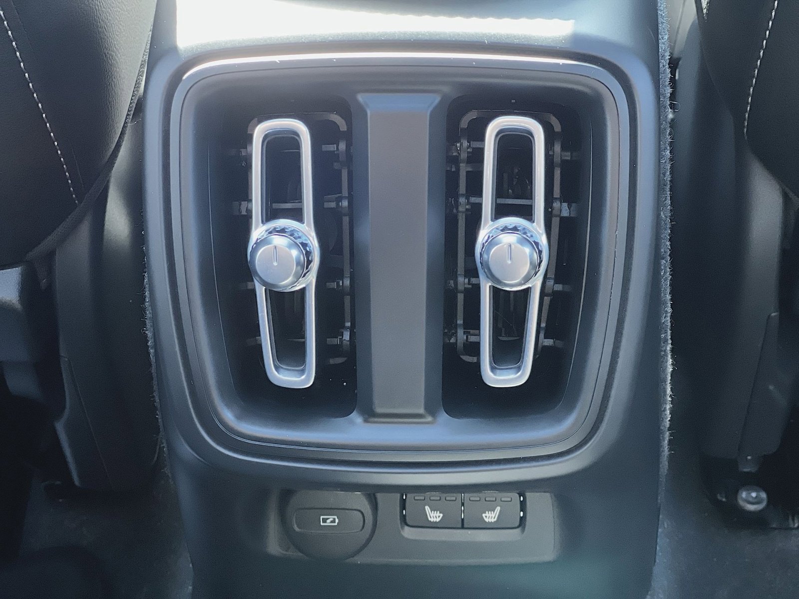 Certified 2023 Volvo XC40 B5 Plus w/ Climate Package image 20