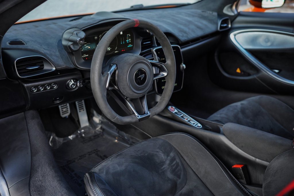Used 2023 McLaren Artura image 22