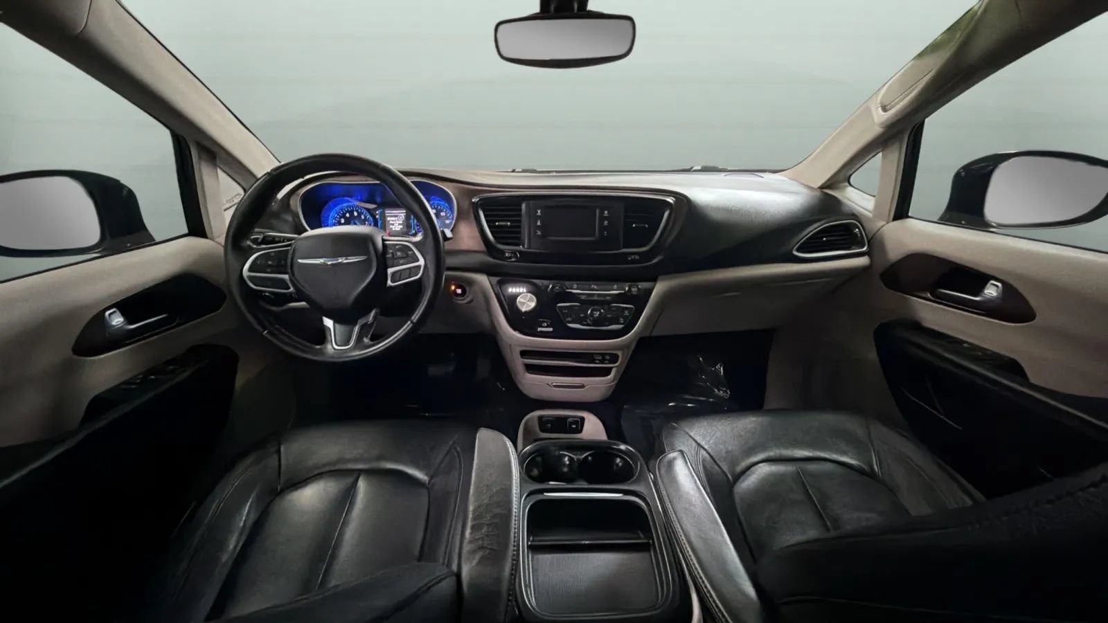 Used 2017 Chrysler Pacifica Touring-L FWD image 9