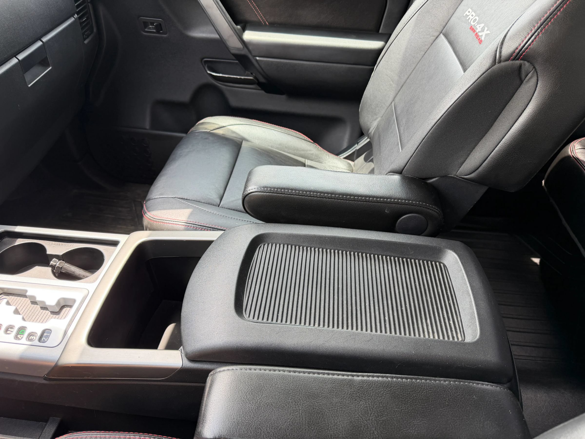 Used 2011 Nissan Titan 4x4 Crew Cab image 18