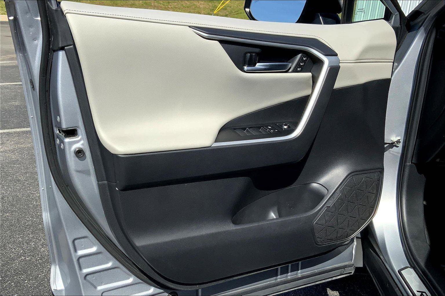 Used 2020 Toyota RAV4 Limited w/ All Weather Liner Package AWD/4WD image 22