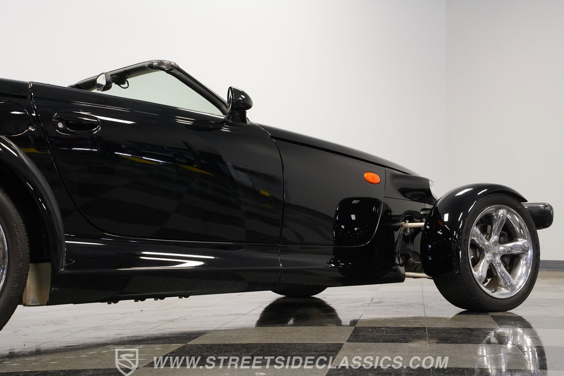Used 2000 Plymouth Prowler image 28
