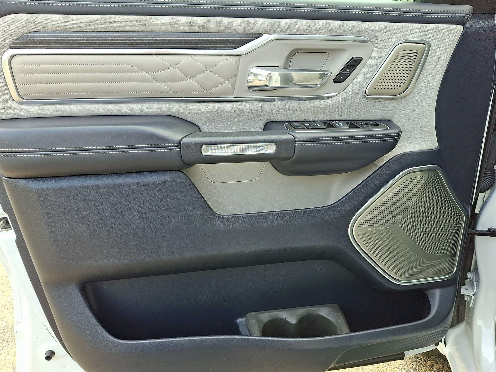Used 2023 RAM 1500 Limited AWD/4WD image 15