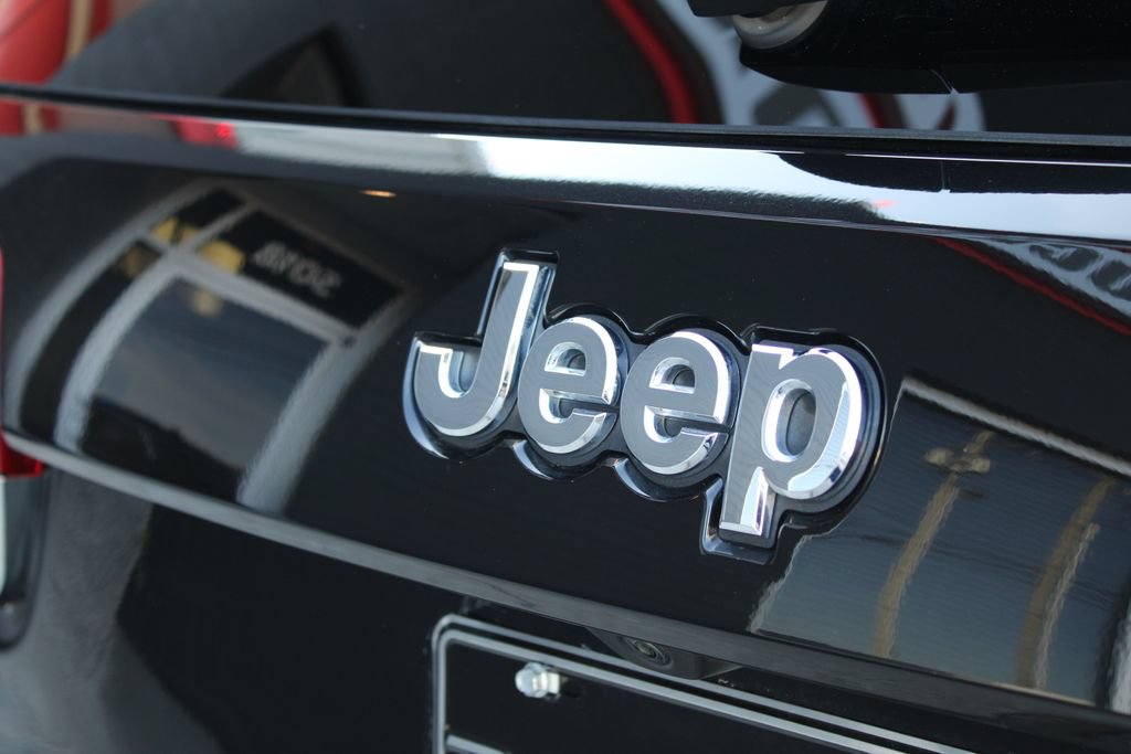 Used 2022 Jeep Grand Cherokee Laredo E AWD/4WD image 21