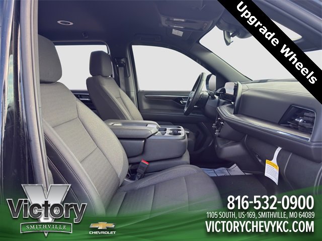 Used 2025 Chevrolet Suburban LS image 17