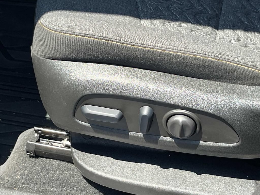 Used 2023 Chevrolet Equinox LT FWD image 28