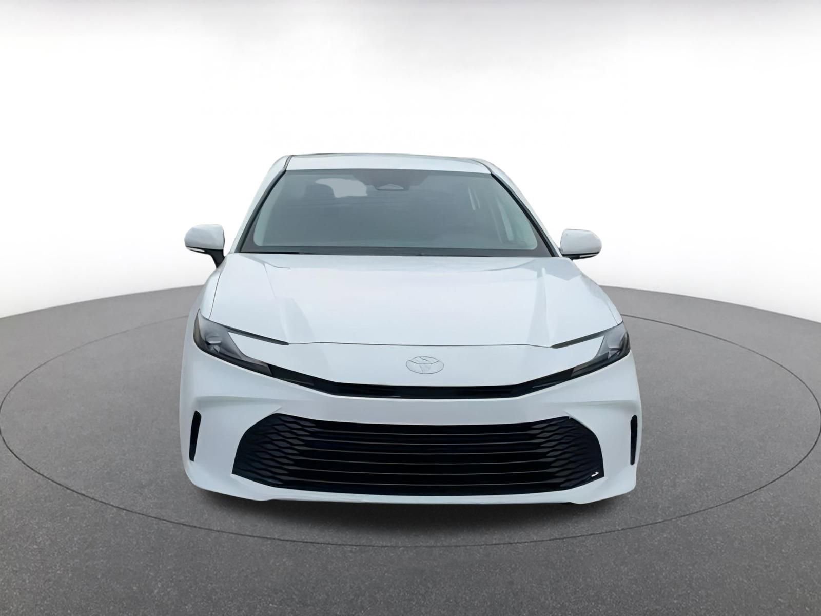 Used 2025 Toyota Camry LE image 4