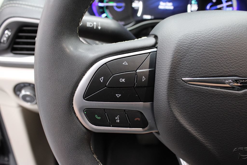 Used 2023 Chrysler Pacifica Touring-L FWD image 26