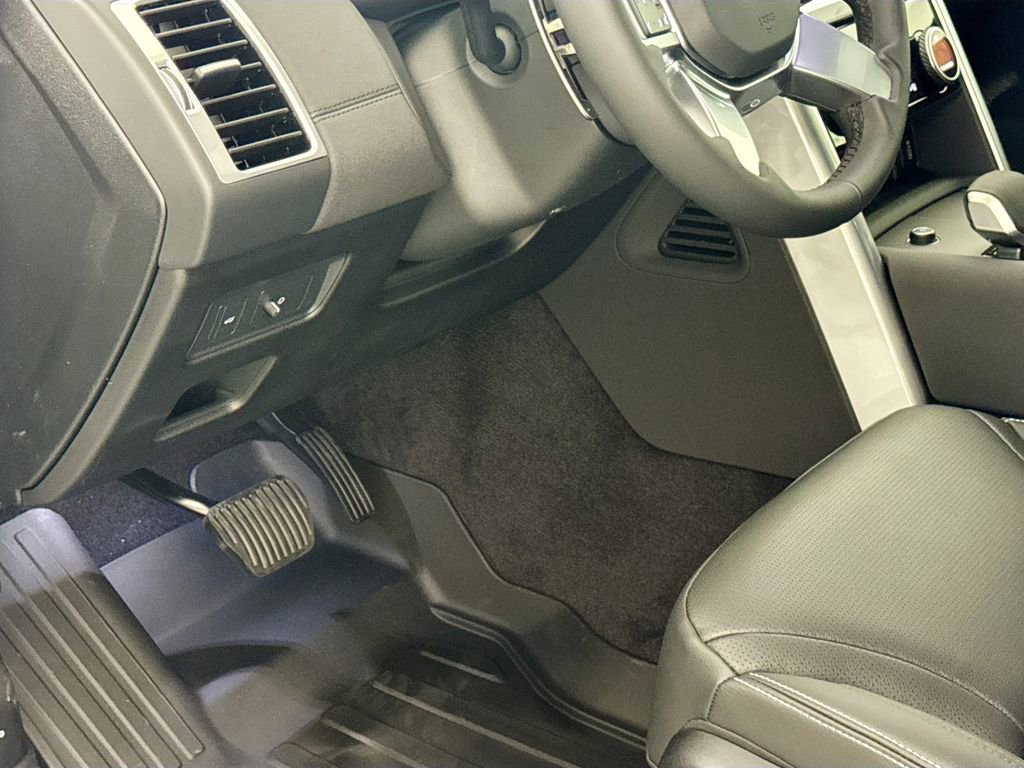 New 2026 Land Rover Discovery S AWD/4WD image 10