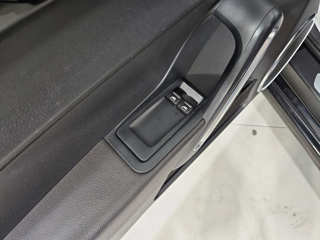 Used 2012 Volkswagen Beetle 2.5 image 11