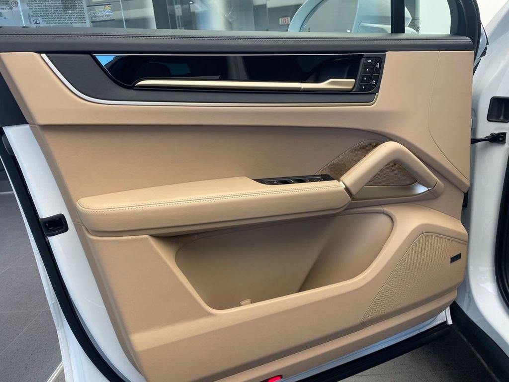 Used 2026 Porsche Cayenne S AWD/4WD image 24