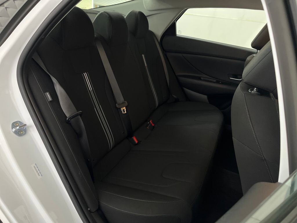 Used 2025 Hyundai Elantra Blue FWD image 20