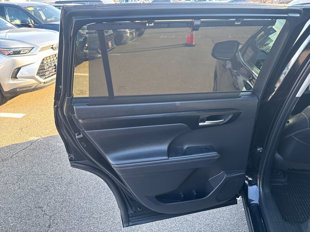 Used 2024 Toyota Highlander XLE image 42